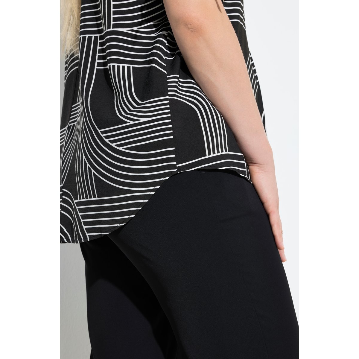 Blouse imprimé graphique noir, ULLA POPKEN