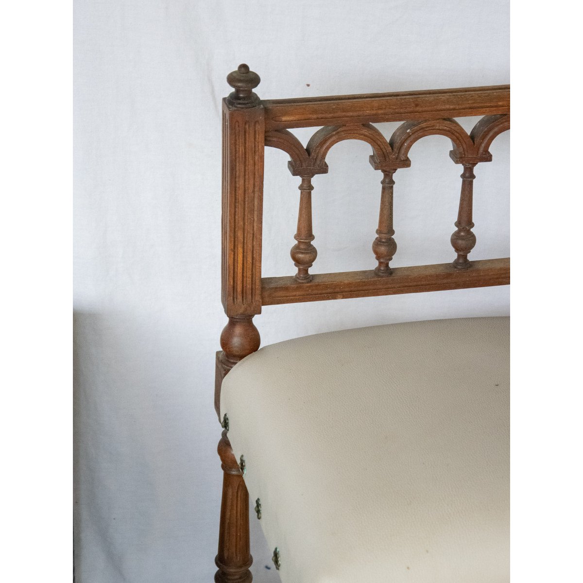 Chaise d'angle en cuir Claude N°882 - Bon état crème, DEBONGOUT