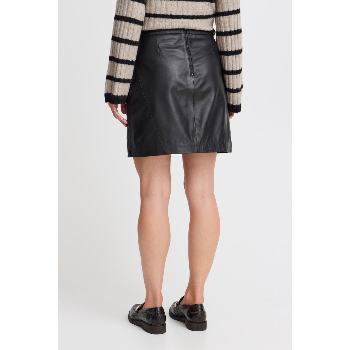 Jupe en cuir, zippée au dos, longueur genou noir, B.YOUNG