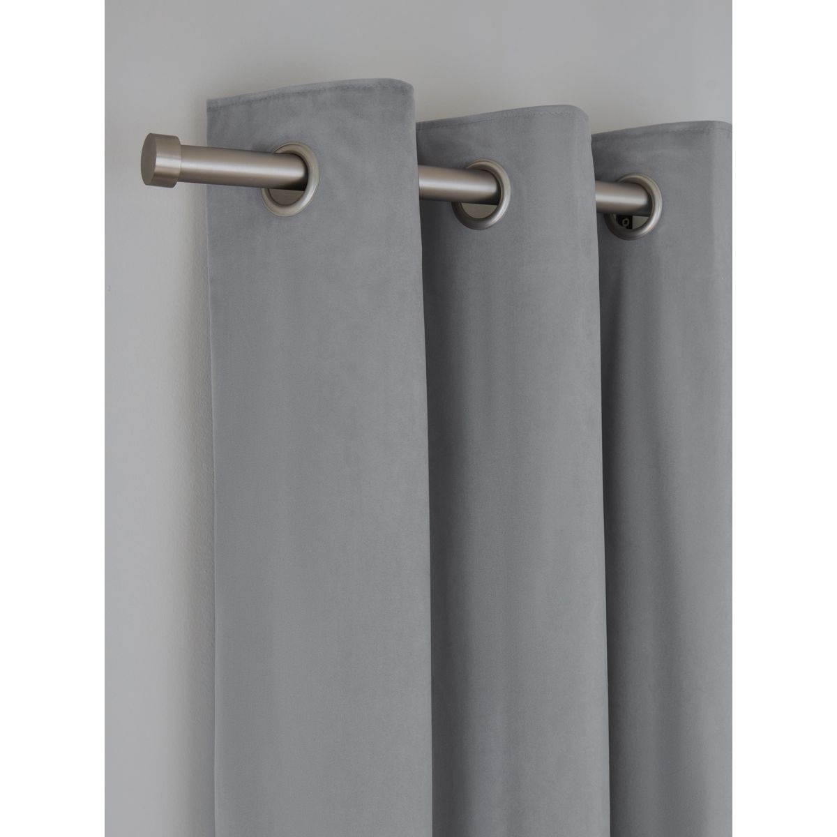 Rideaux à œillets en velours mat gris, NEXT