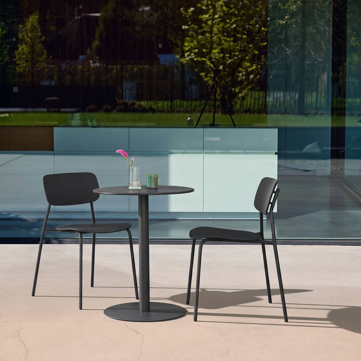 Table de jardin bistrot ronde acier + 2 assises OREA + LIVA anthracite, SWEEEK