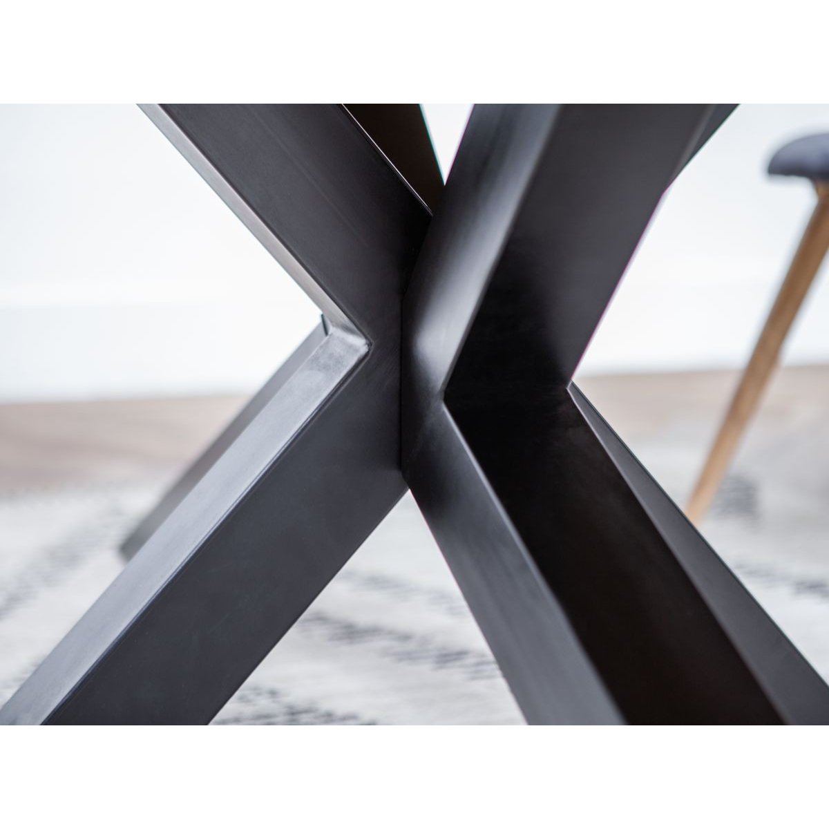 Table à manger bois massif, TWIST marron clair, BOBOCHIC