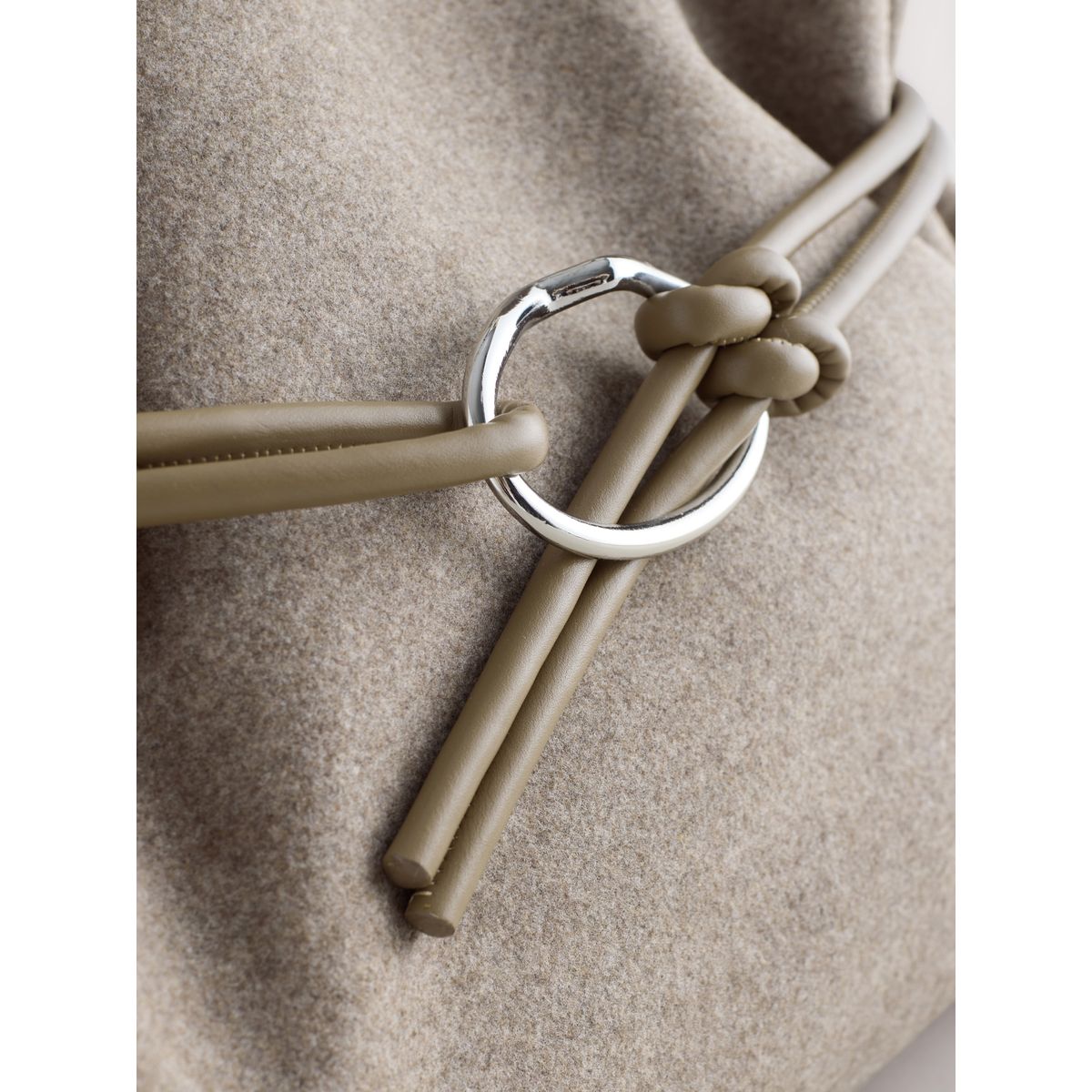 Sac bandoulière à ceinture en feutre marron mink, NEXT