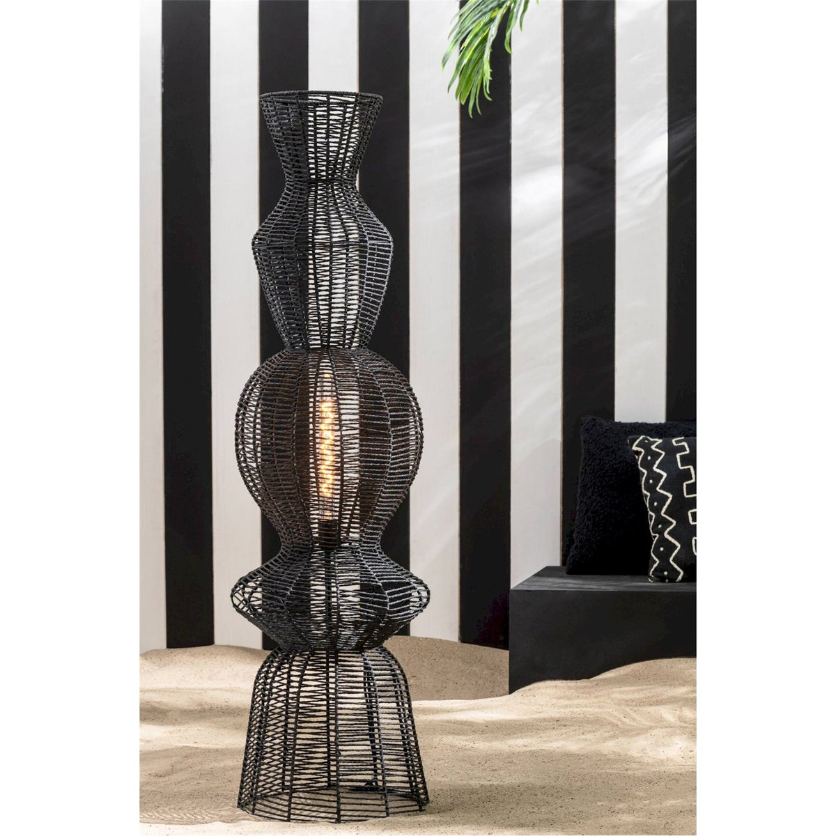 Lampadaire sculptural en corde et métal noir, RECOLLECTION