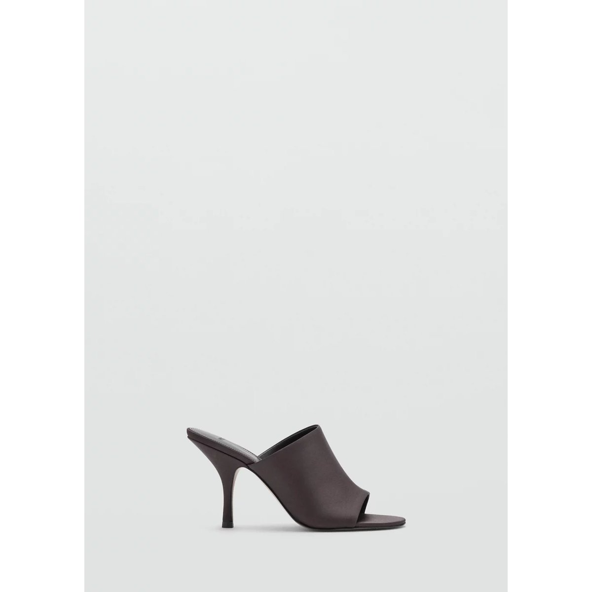Sandales à talon avec large bride chocolat, MANGO