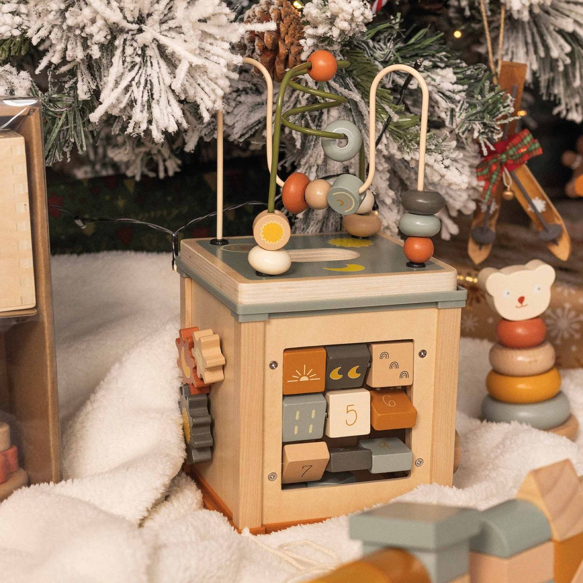 Cube d'activités en bois multicolore, TROIS KILOS SEPT