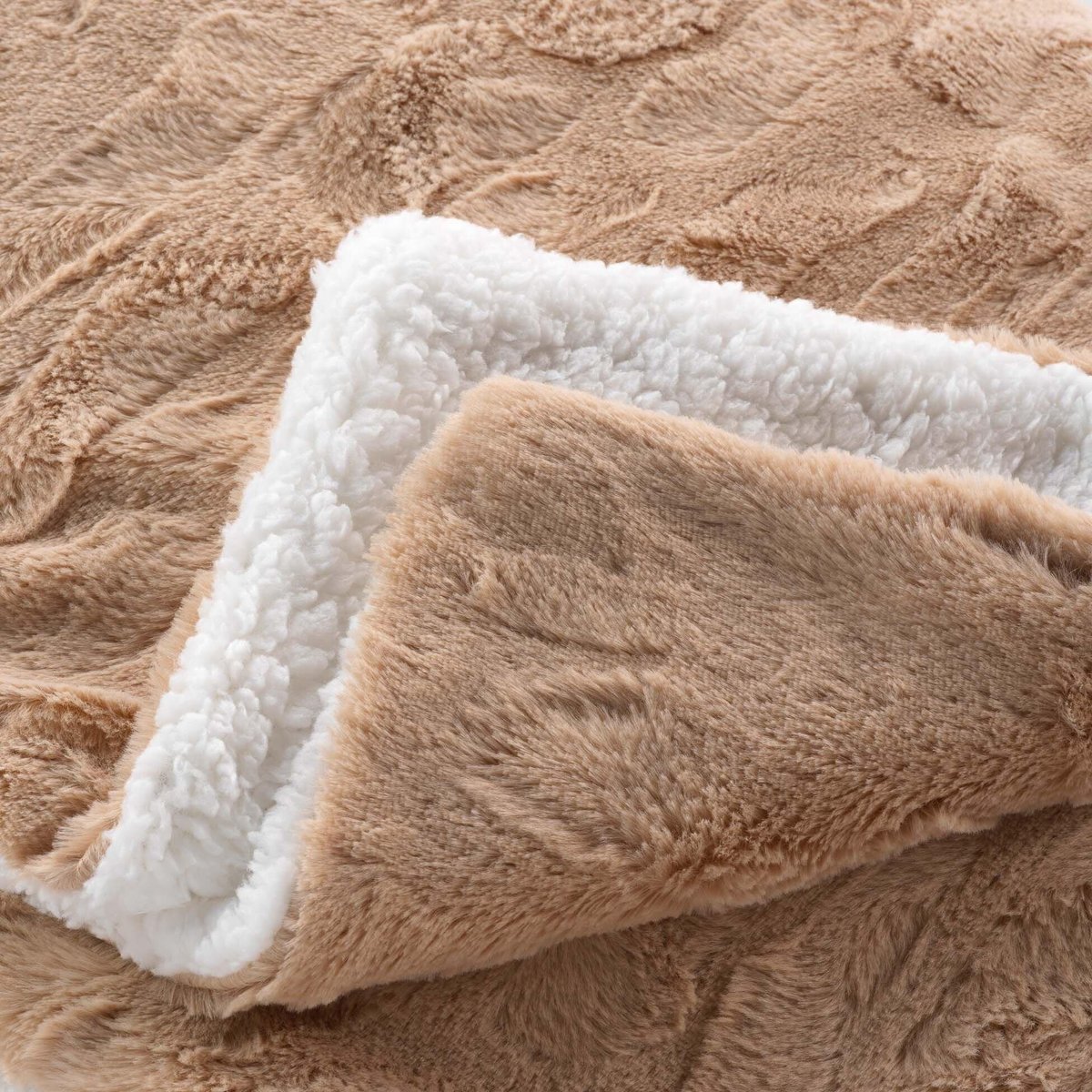 Plaid doux a poil et sherpa 125 x 150 cm Foxy creme beige, EDEN