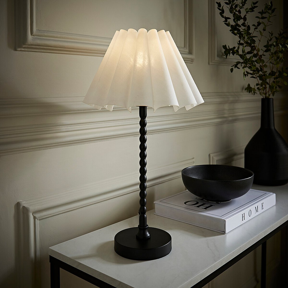 Max Bobble Table Lamp with Scallop Pleated Shade in Matte Black white, SO'HOME