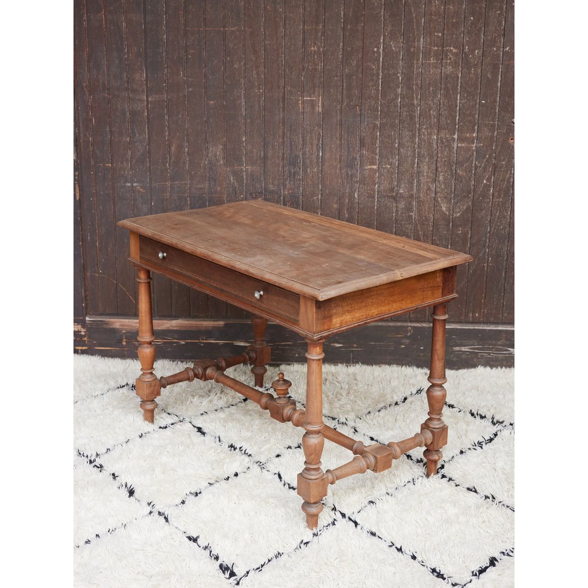 Table en bois patiné Francine N°1692 - Bon état bois clair, DEBONGOUT
