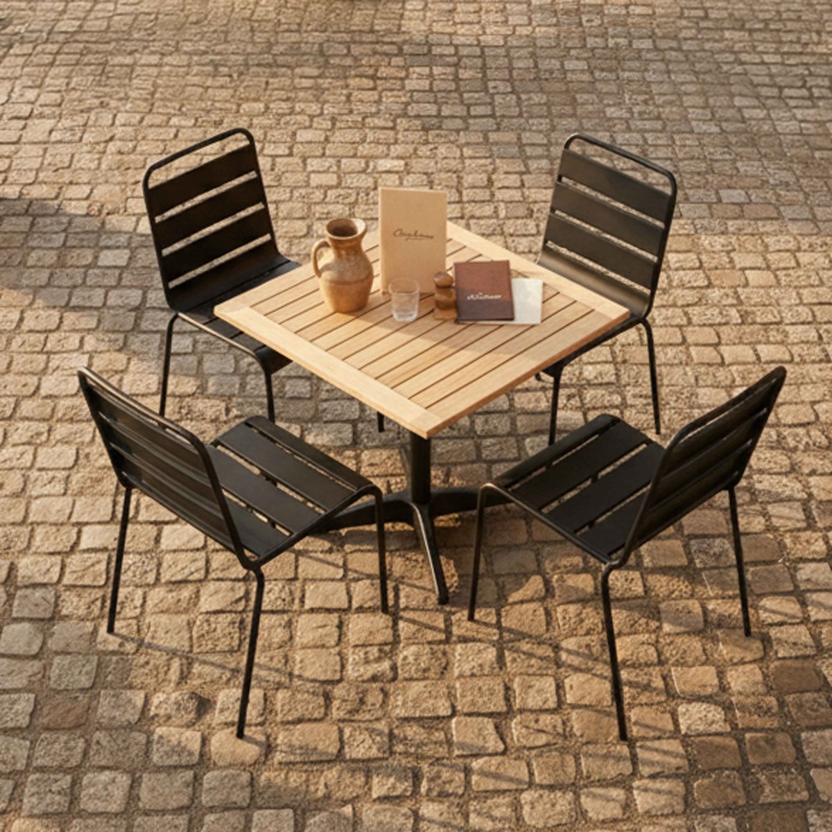 Table de terrasse carrée plateau bois et 4 chaises en métal, TIMES SQUARE marron, OVIALA