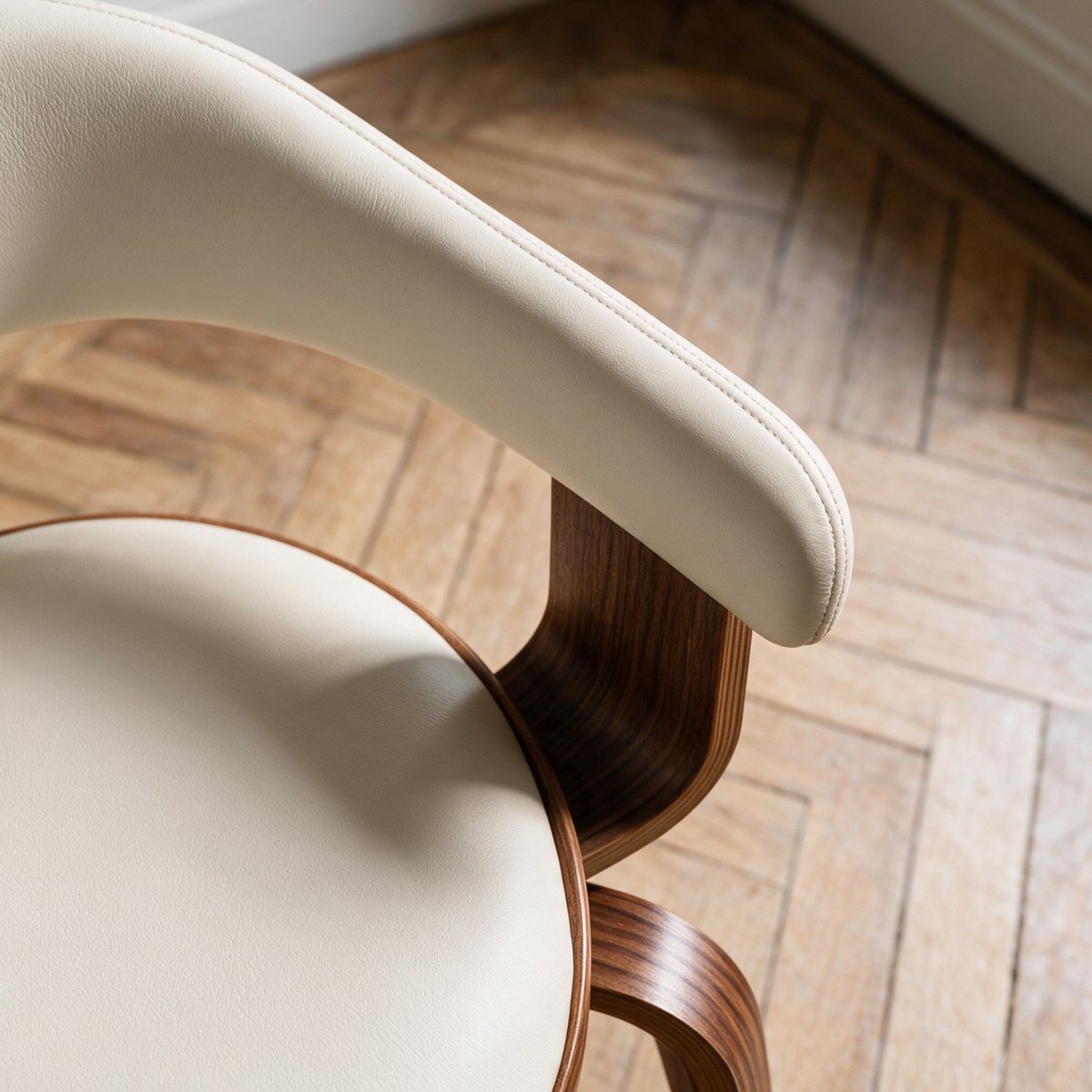 Chaise avec accoudoirs en cuir synthétique - HAROLD blanc, MAISON PAVANE