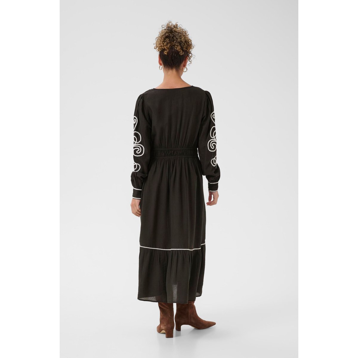 Robe noir pitch black, CREAM