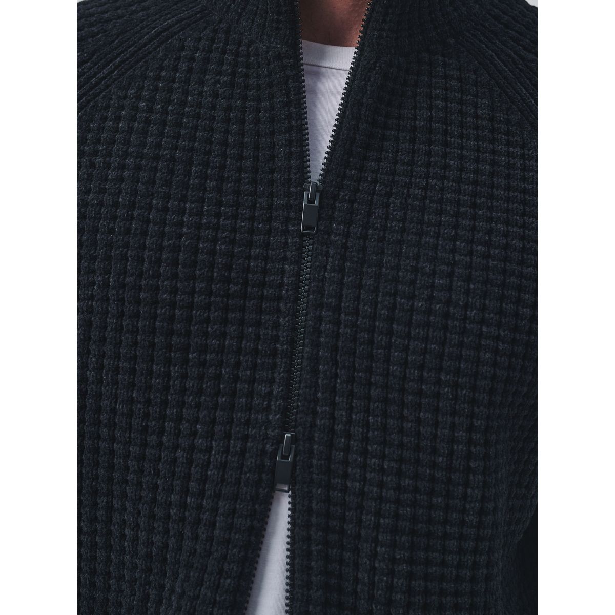 Pull en chenille gaufré et col zippé noir, NEXT