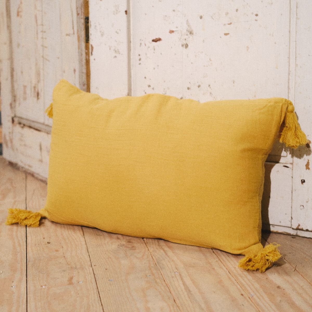 Coussin déhoussable à pompons uni gaze de coton INDIAN FLOWERS jaune, TODAY