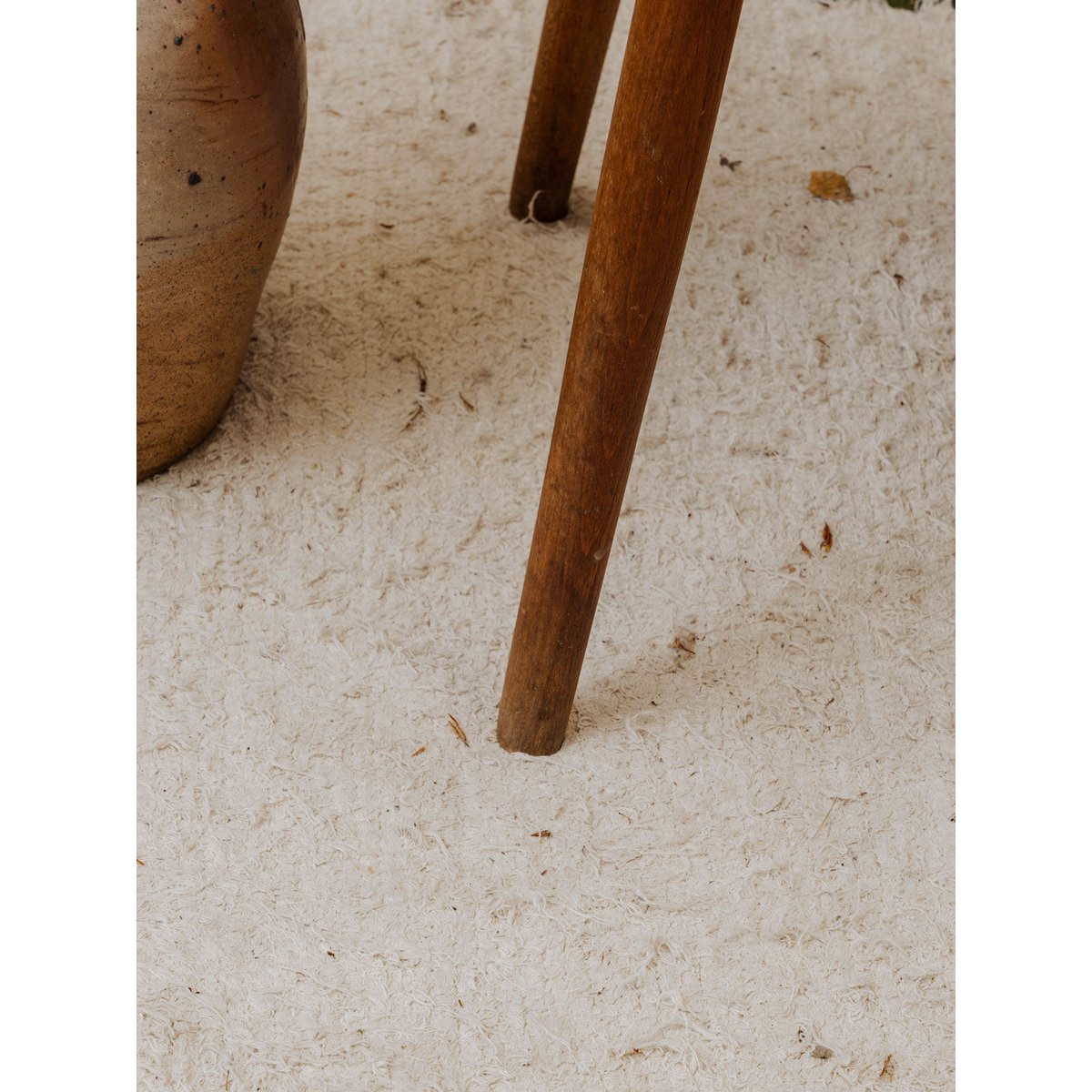 Paire de chaises en bois Claude N°1279 - Bon état bois foncé, DEBONGOUT