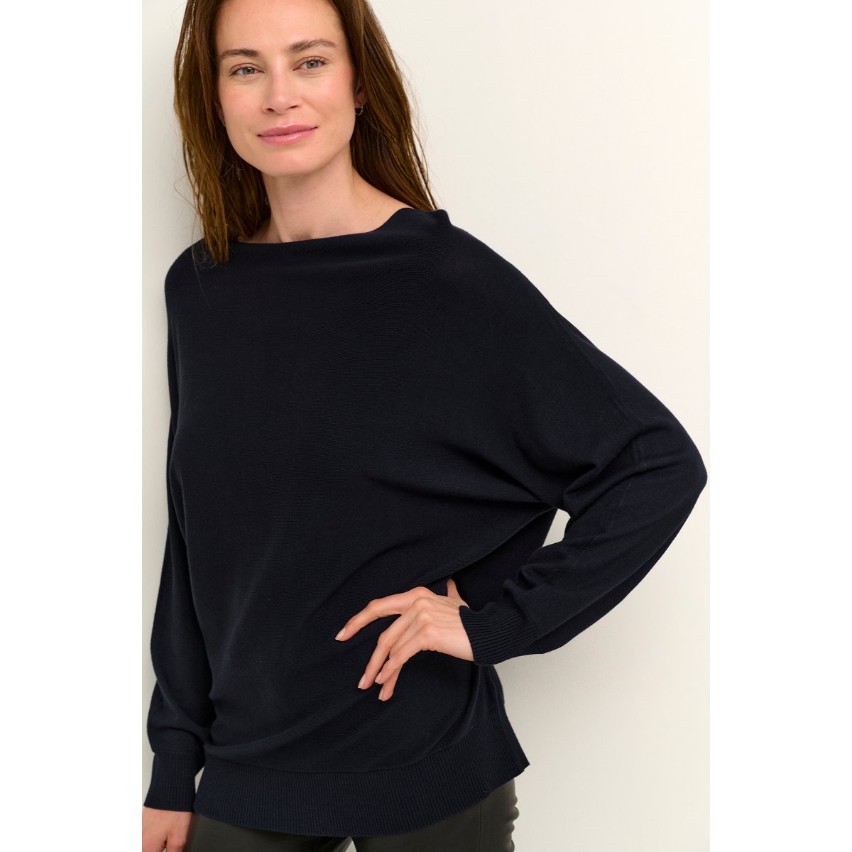 Pullover tricoté bleu salute, CULTURE
