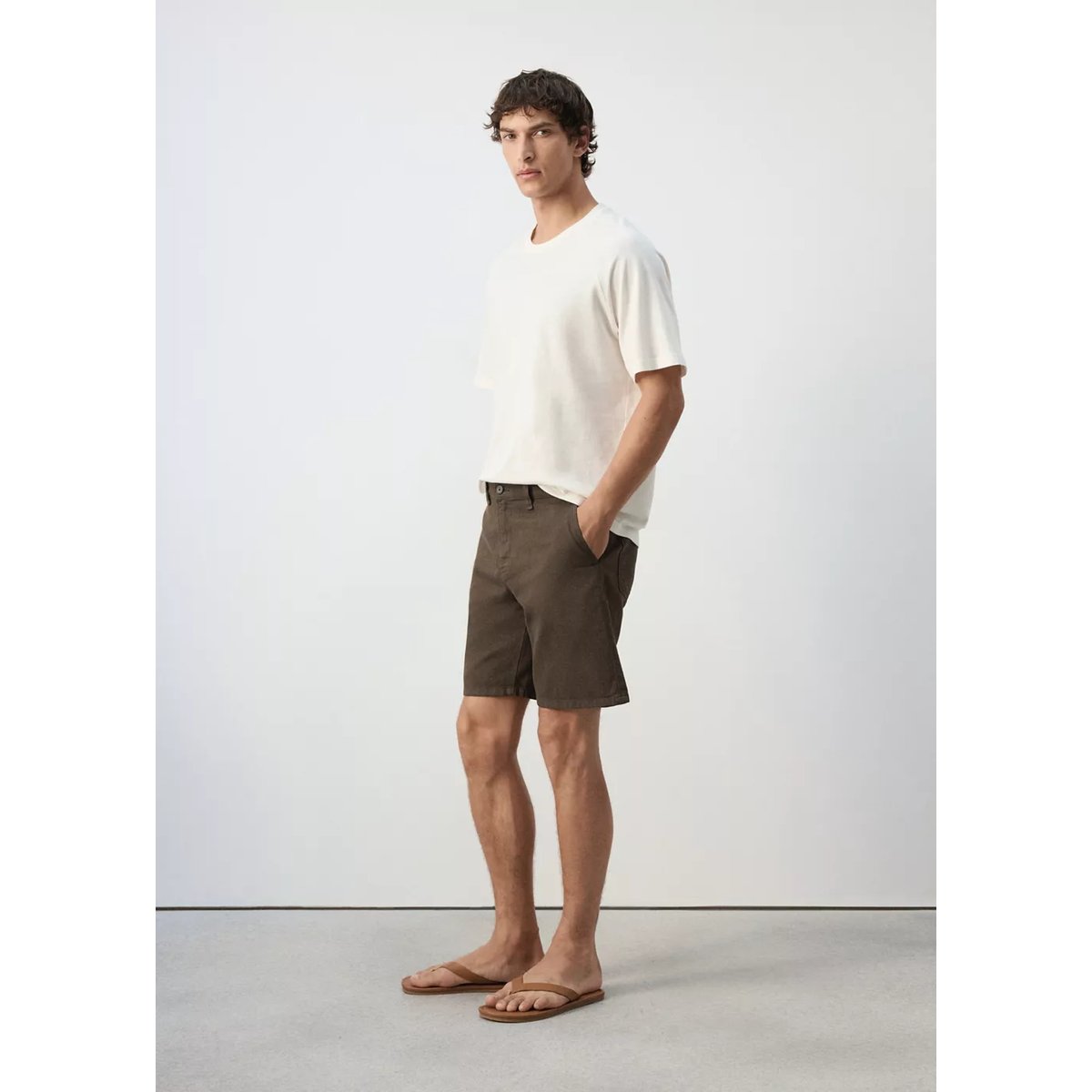 Bermuda en jean en mélange de coton et lin regular fit marron, MANGO MAN