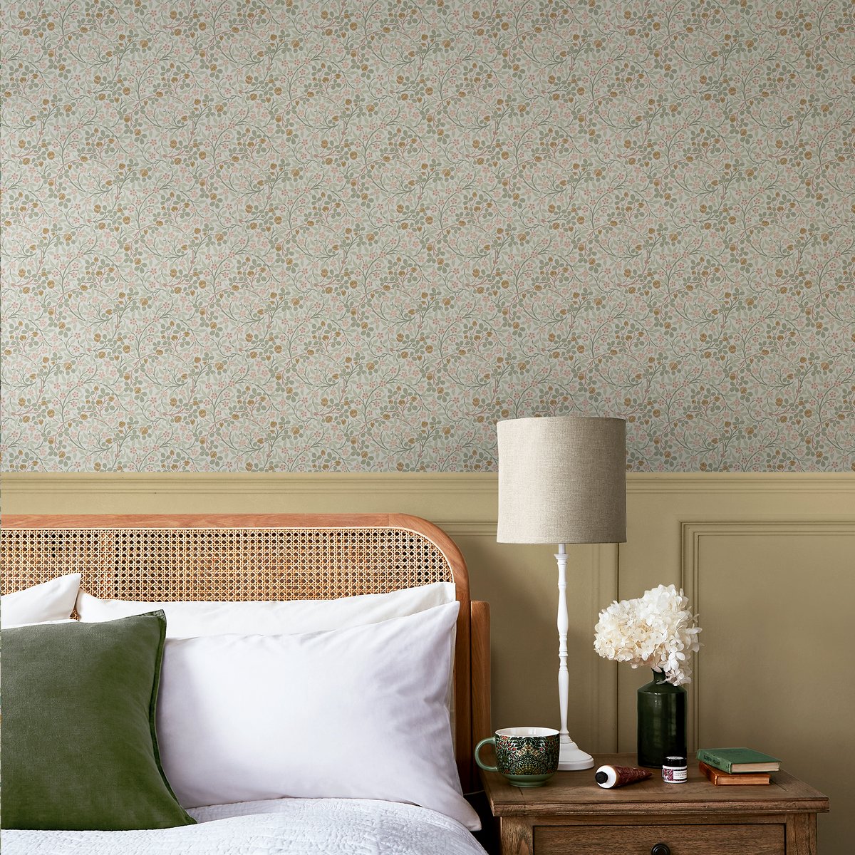 Papier peint fleuri Clover Spring Peony & Sage vert, ocre, rose, WILLIAM MORRIS AT HOME