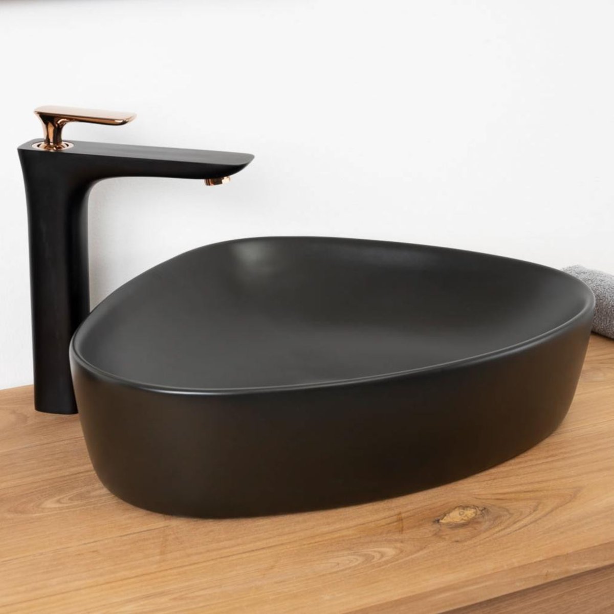 Vasque en céramique triangle 50 cm TANGA noir, WANDA COLLECTION