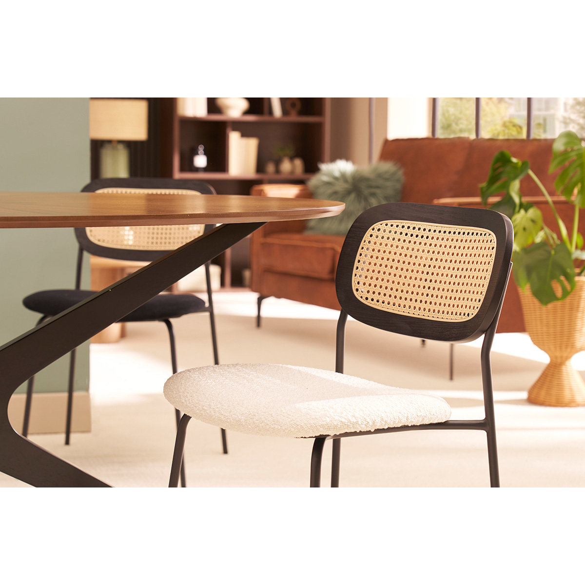 Chaises design en tissu effet velours texturé terre brulée, métal noir et cannage rotin (lot de 2) MIRANDA blanc, MILIBOO