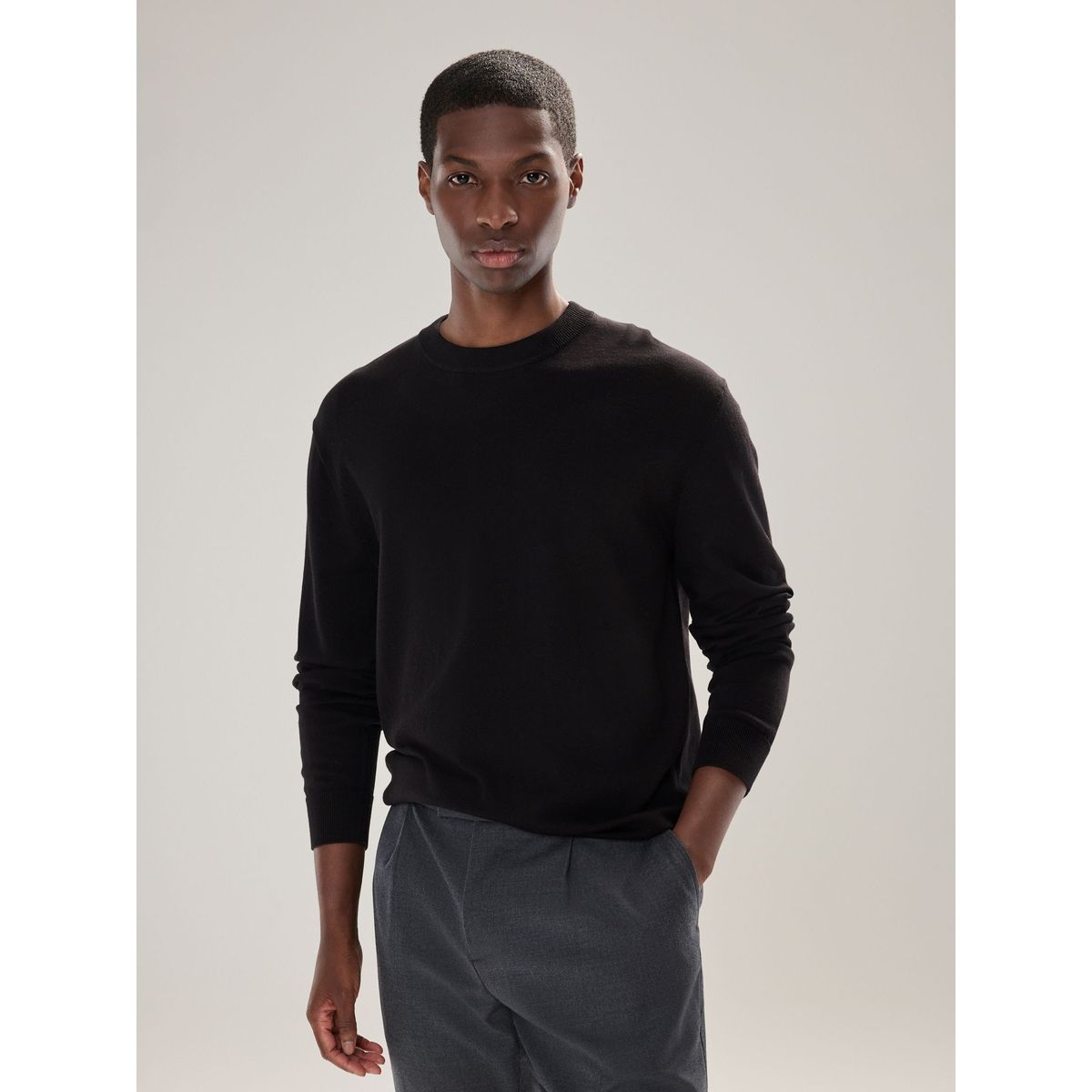 Pull ras du cou standard en coton majoritaire noir, NEXT