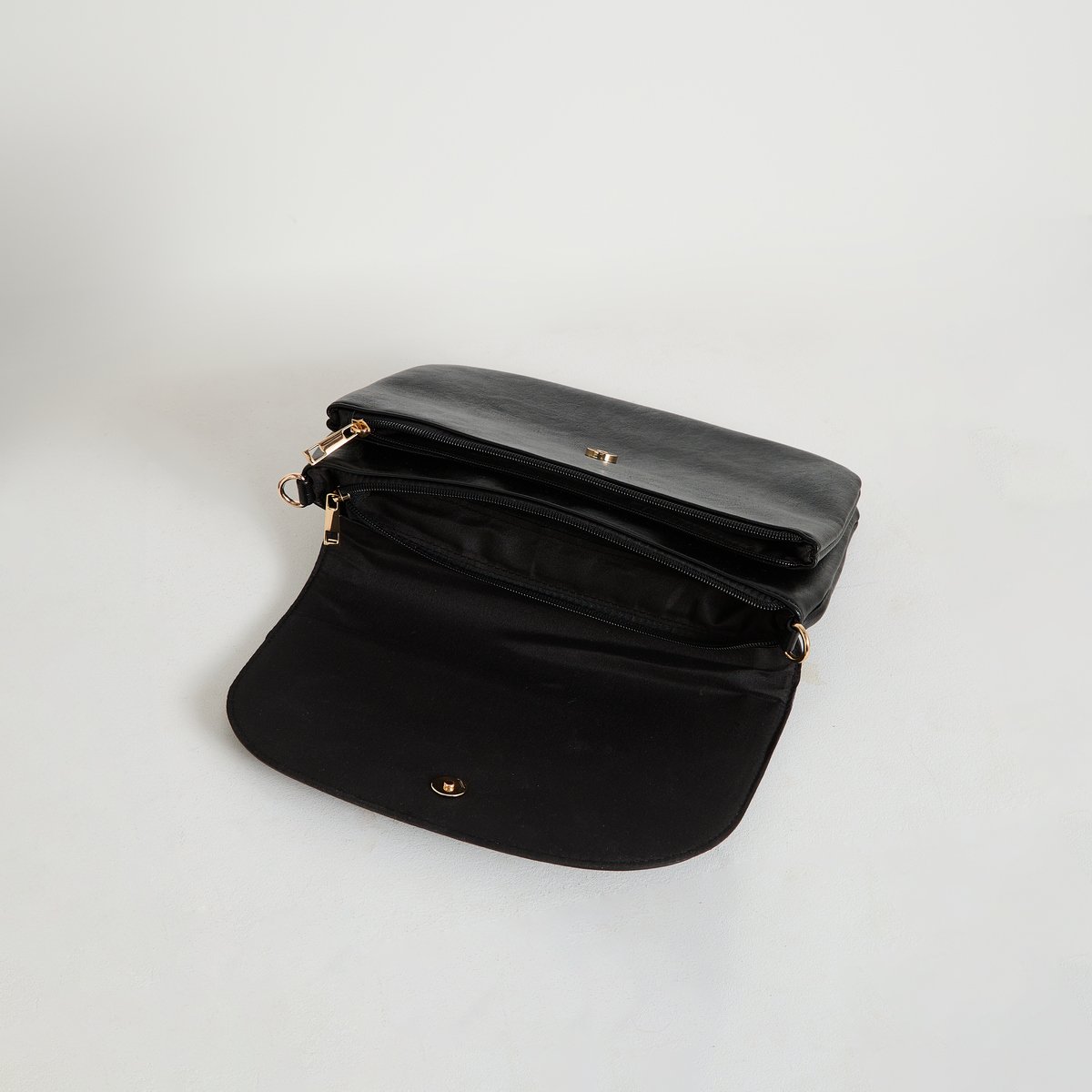 Sac zippé à rabat noir, GRAIN DE MALICE