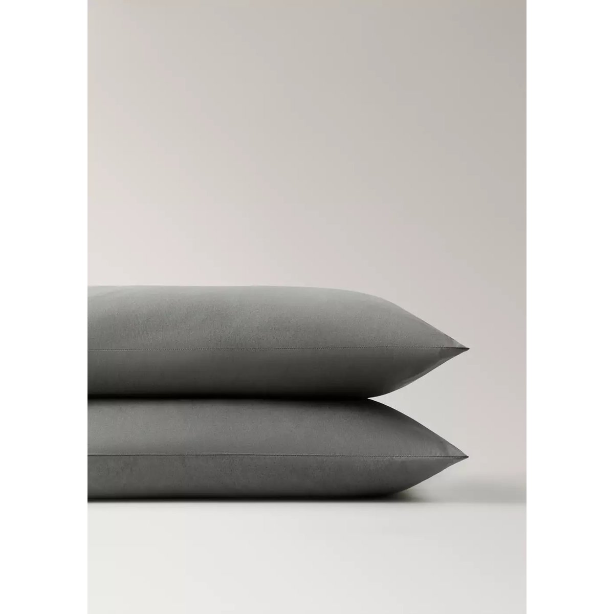 Deux taies d'oreiller percale de coton 500 fils détail passepoilé arrondi 50x75 cm gris, MANGO HOME