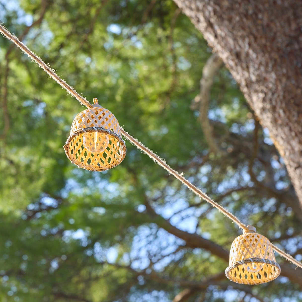 Guirlande lumineuses solaire et sur secteur raccordable en corde 20 ampoules transparentes LED blanc chaud dimmable MALY LIGHT HYBRID 13m beige, LUMISKY