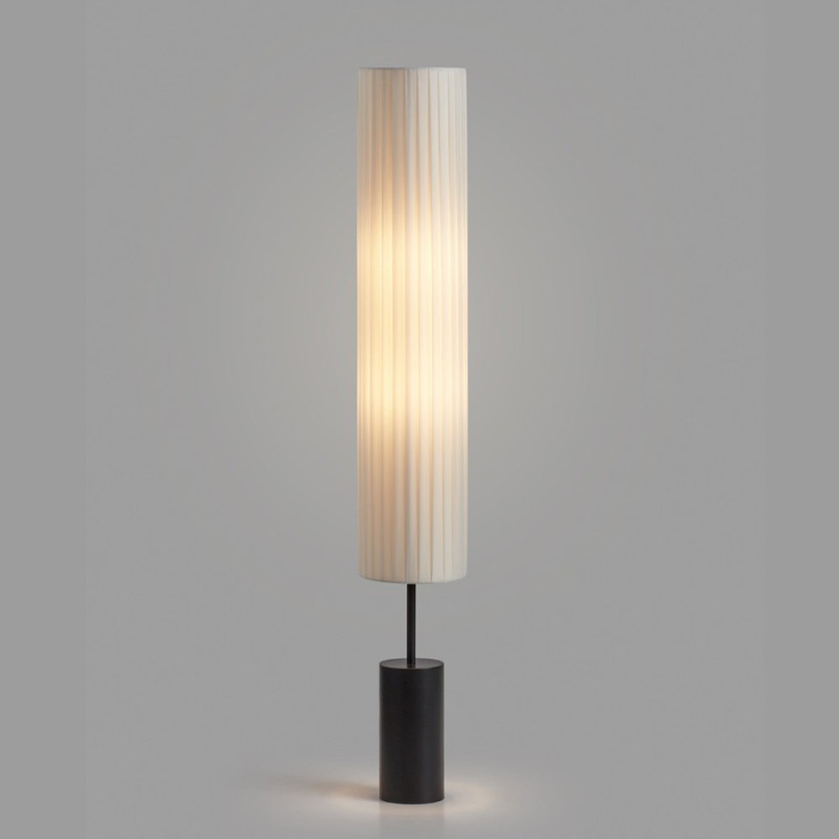 Grande lampe à poser métal et abat-jour plissé Tabata noir, MILLUMINE