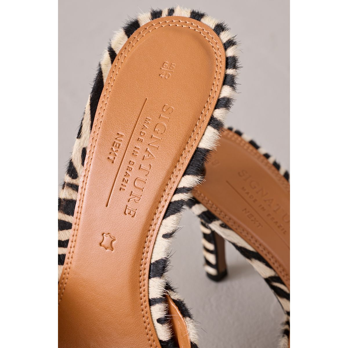 Mules en cuir et daim premium à bout ouvert zèbre, NEXT