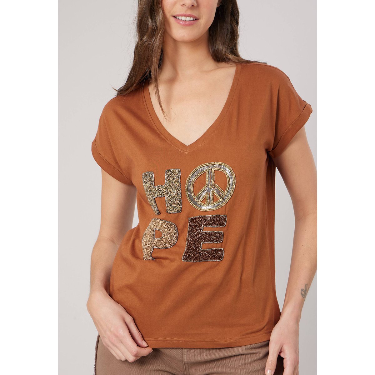 T-shirt regular femme en 100% coton jersey imprimé "hope" orné de perles LEXIE whisky, DEELUXE