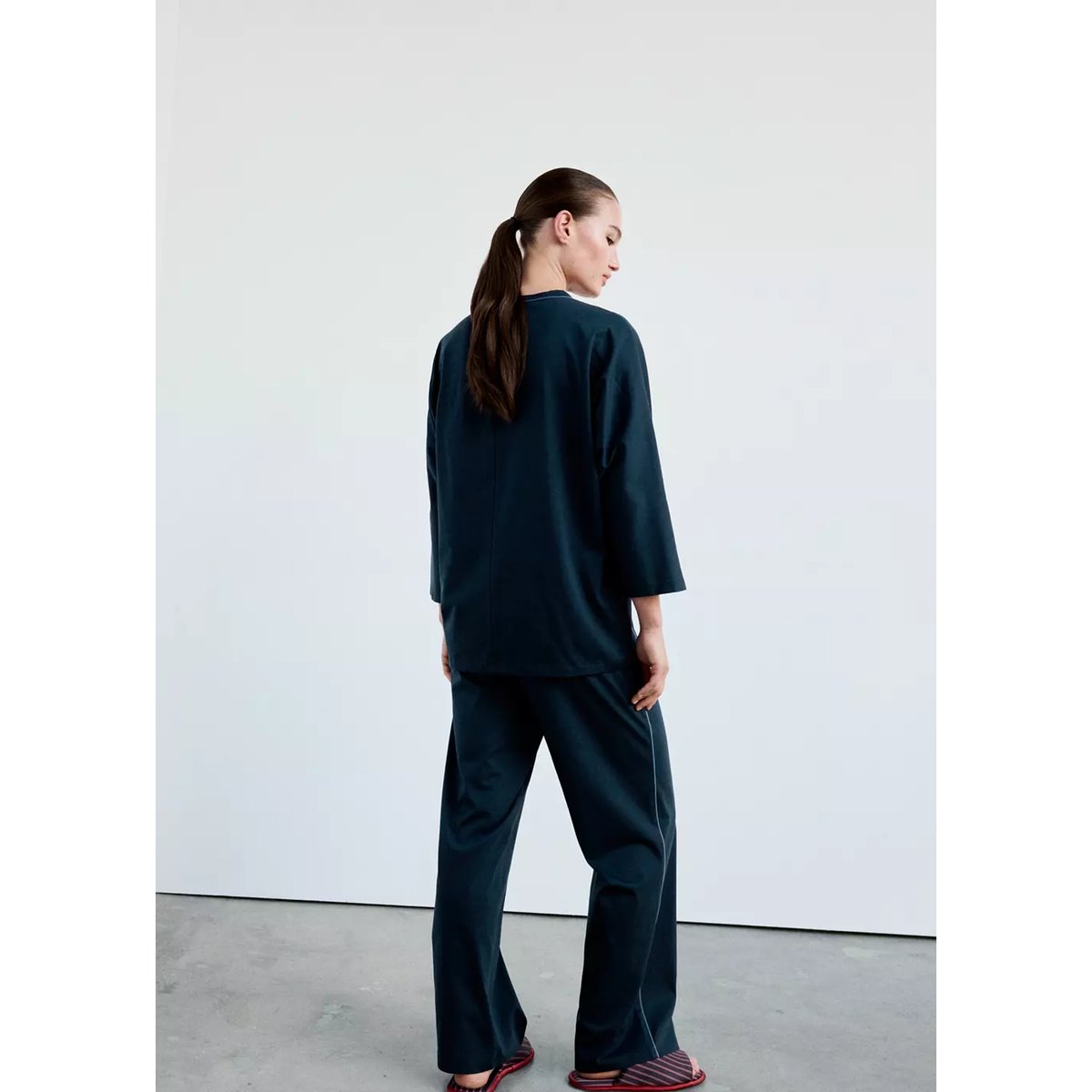 T-shirt de pyjama avec liseré contrasté bleu marine, MANGO