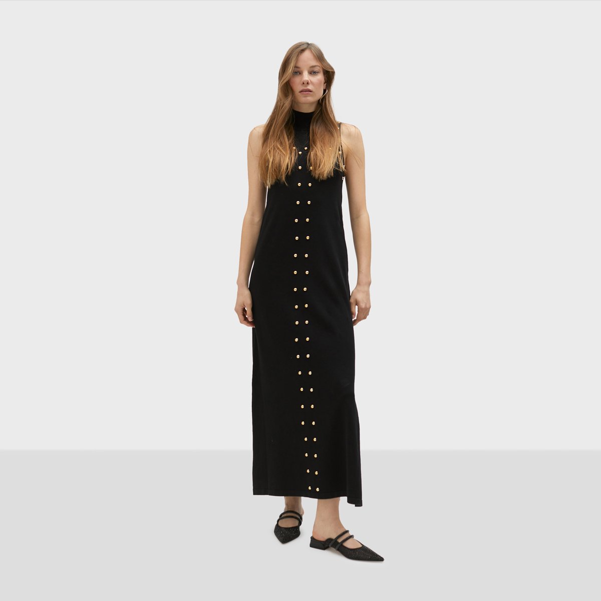Robe longue sans manches avec clous décoratifs sur le devant noir, LOLA CASADEMUNT