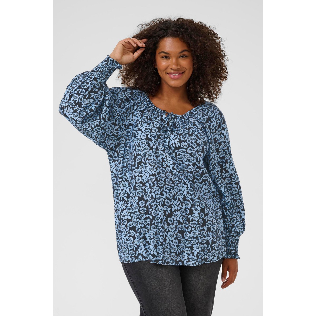 Blouse à manches longues noir/bleu windsurfer flower print, KAFFE CURVE