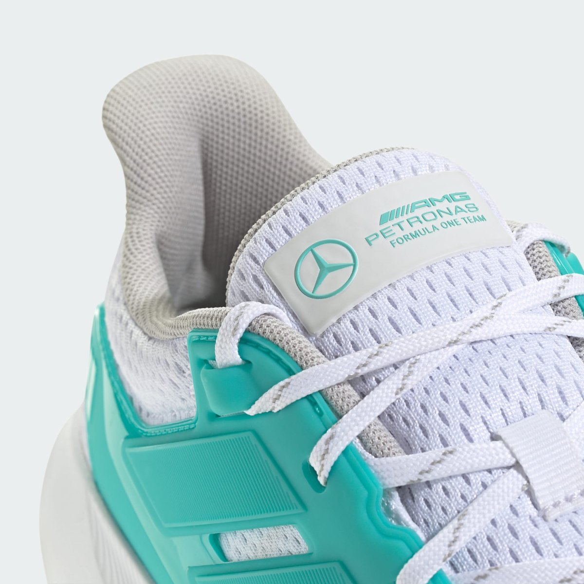 Chaussure Mercedes - Amg Petronas Formula One Team Ultimashow 2.0 Chaussure Mercedes - Amg Petronas Formula One Team Ultimashow 2.0 cloud white / semi mint rush / core black, adidas Performance