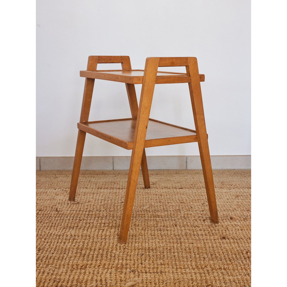 Table d'appoint moderniste années 50 Hanna N°1356 - Bon état bois clair, DEBONGOUT