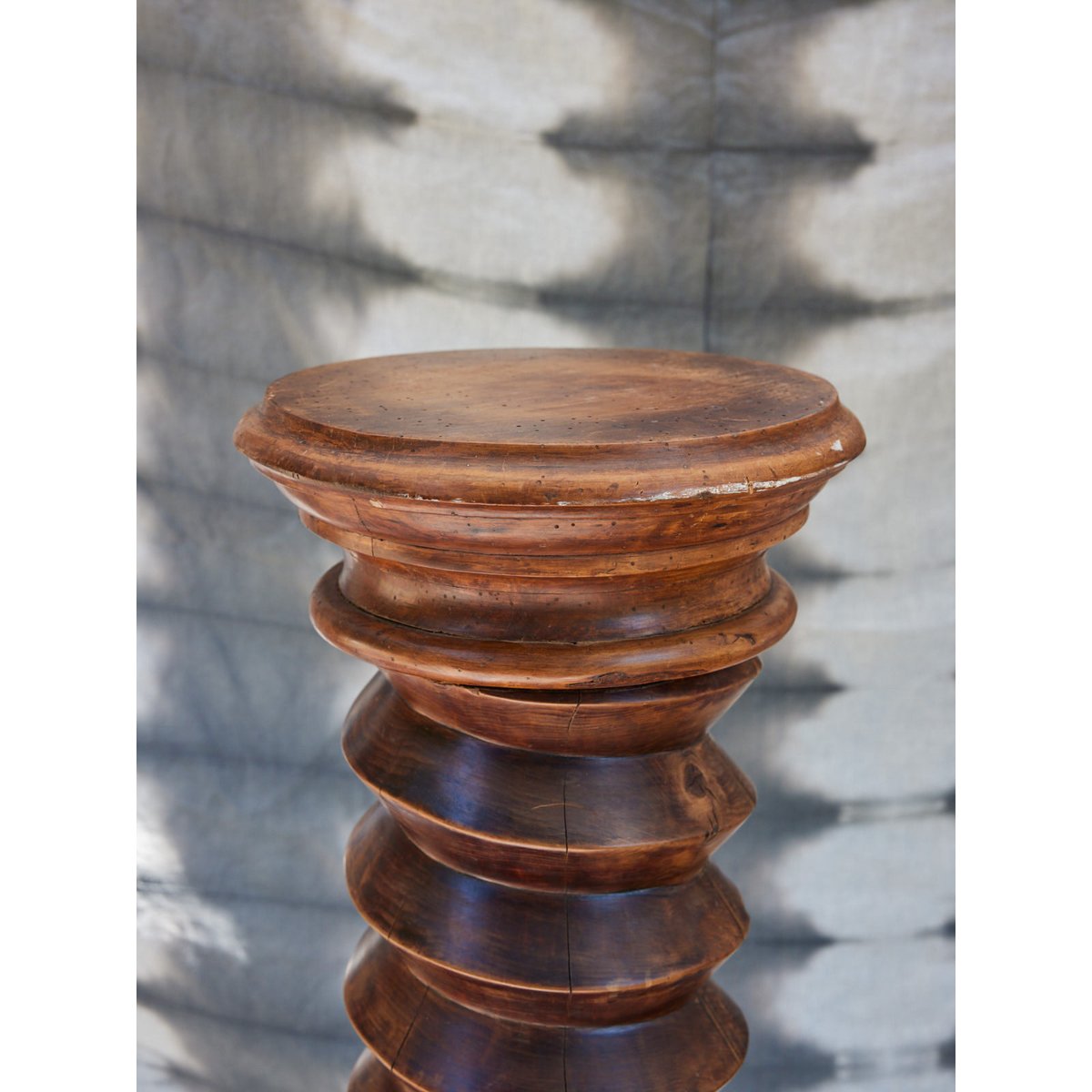 Colonne en bois brut tourné Alfred N°1403 - Bon état bois foncé, DEBONGOUT