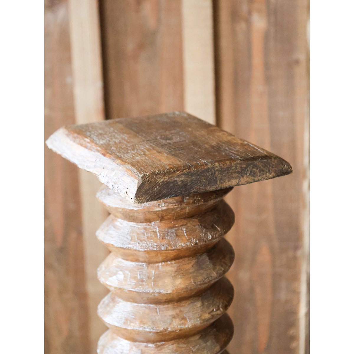 Colonne en chêne sculpté Hanna N°794 - Bon état bois foncé, DEBONGOUT