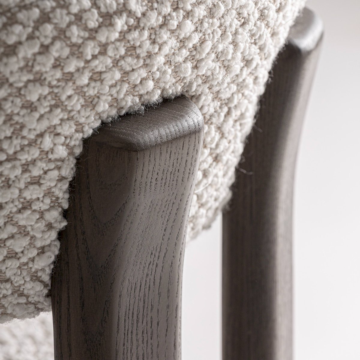 Fauteuil contemporain bois et tissu bouclé écru et brun, RECOLLECTION
