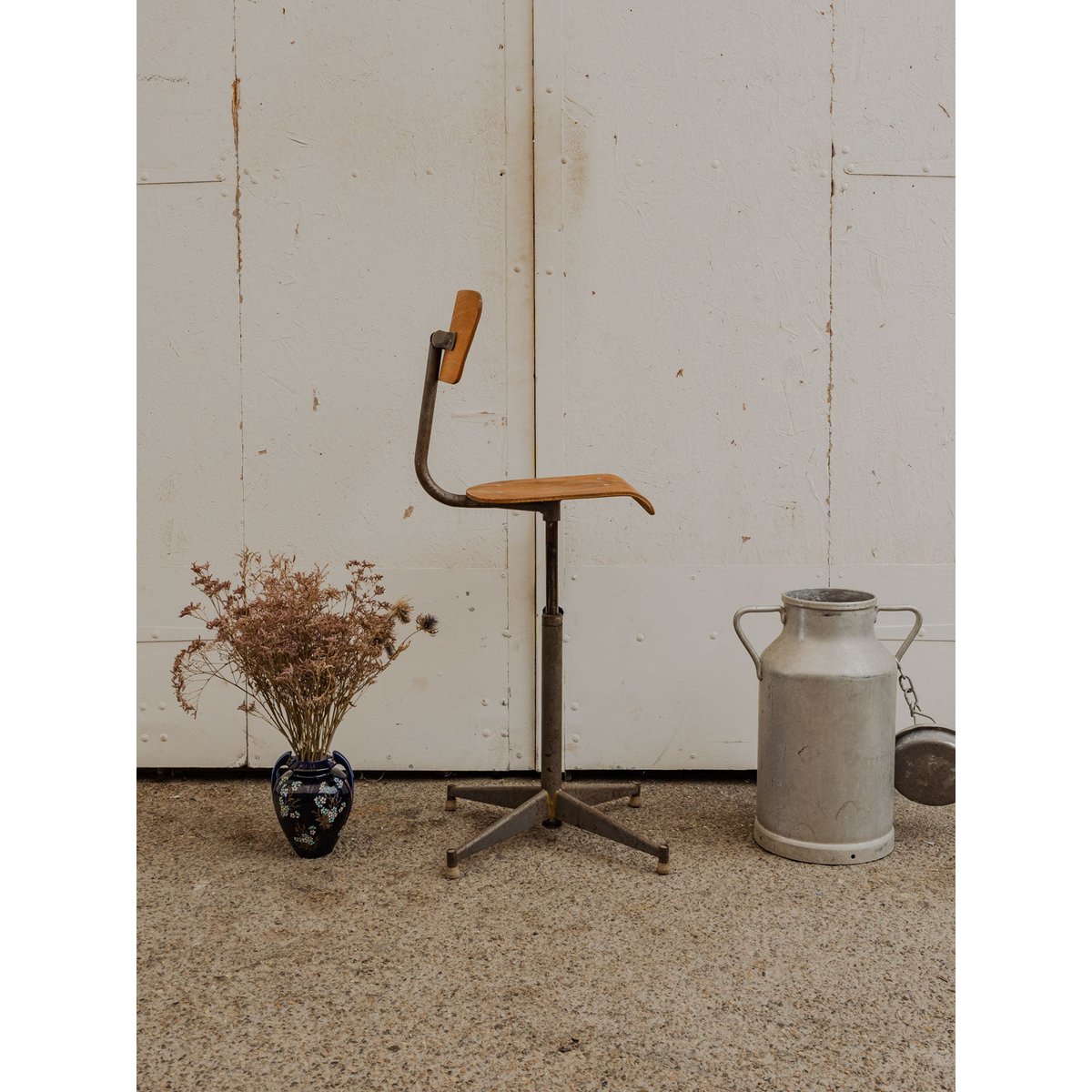 Chaise d'atelier en bois et métal Claude N°1297 - Bon état bois clair, DEBONGOUT