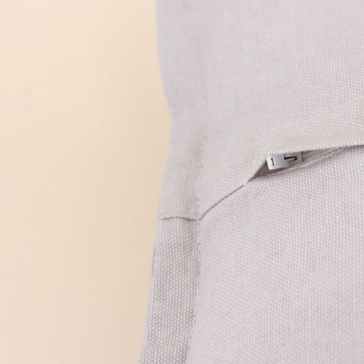 Coussin imprimé corps femme 40cm gris, ORNAMI