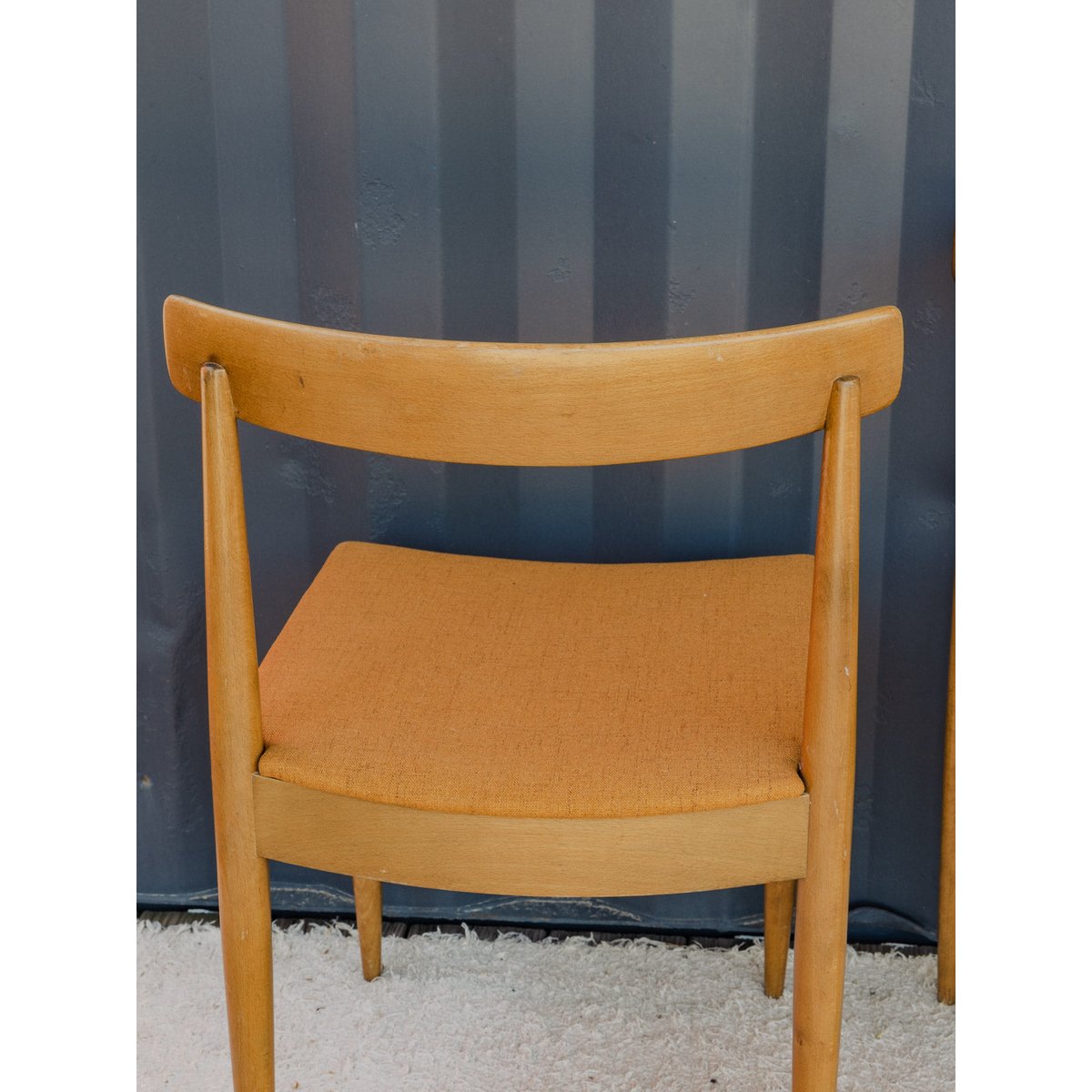 Lot de 5 chaises en bois et tissu beige Alma N°1489 - Bon état bois clair, DEBONGOUT