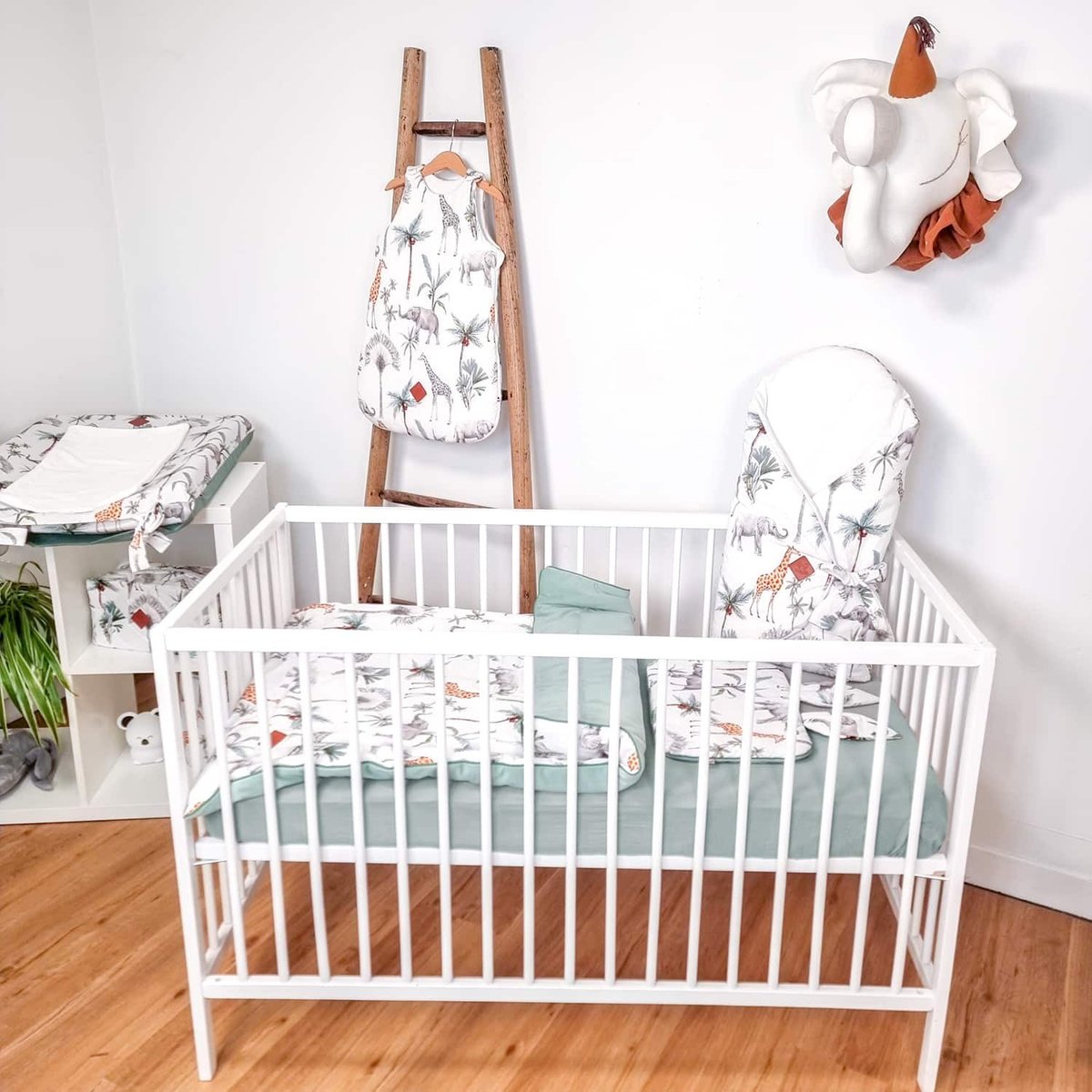 Petit coussin d'allaitement ergonomique + housse SAFARI safari, vert, gris, blanc, SEVIRA KIDS