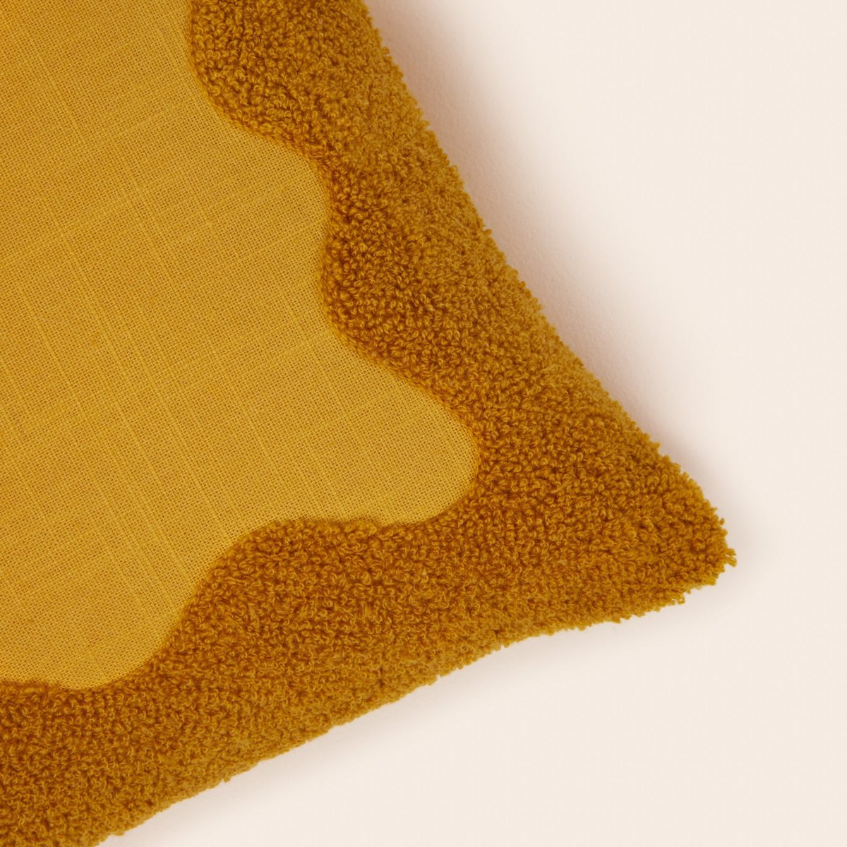 Housse De Coussin en Coton rebrodé d'une broderie bouclette NAMATA ocre, MADURA