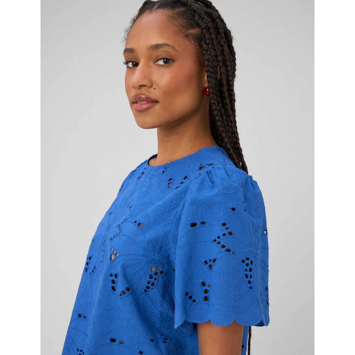 Blouse en broderie anglaise bleu foncé, BZB