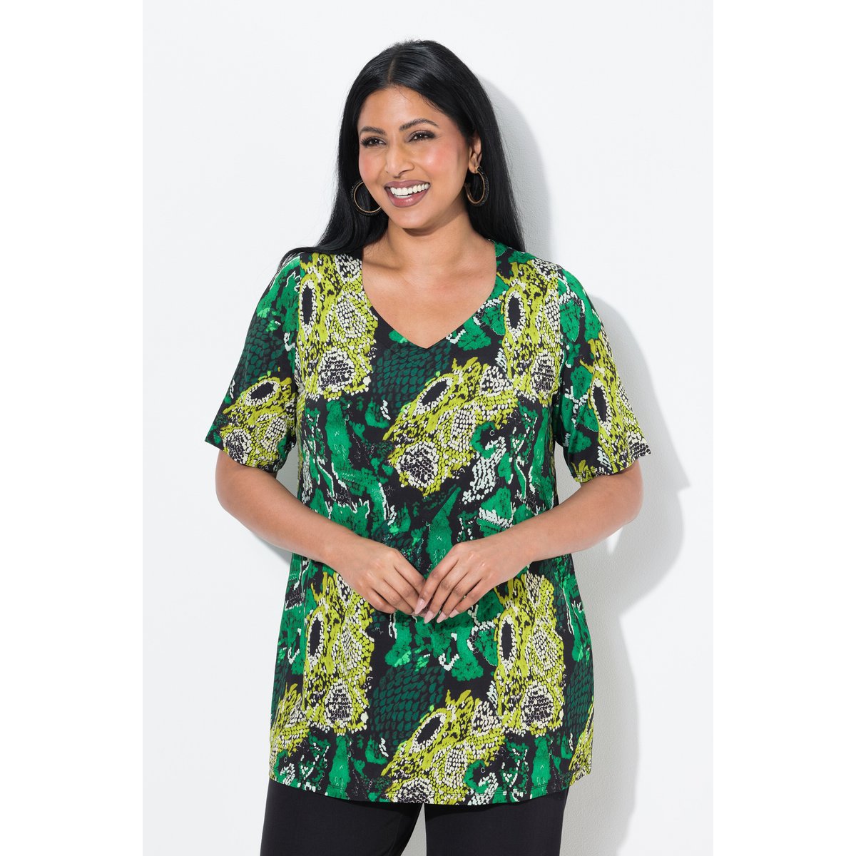 T-shirt au tombé fluide. Imprimé serpent. noir, ULLA POPKEN