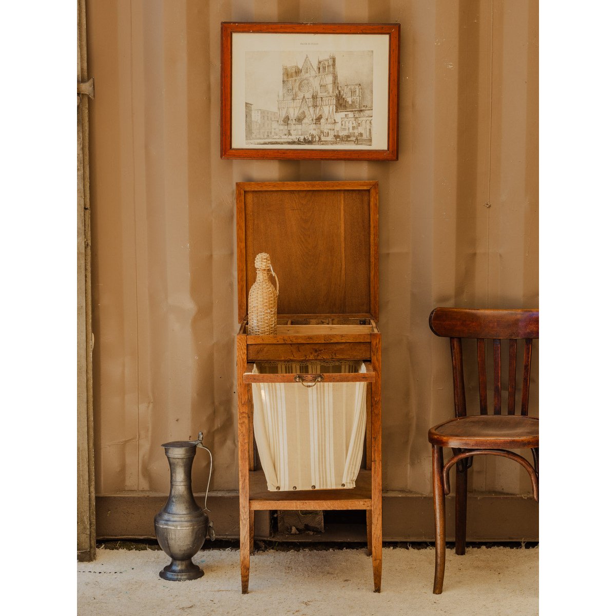 Table d'appoint en bois Francine N°1079 - Bon état bois clair, DEBONGOUT