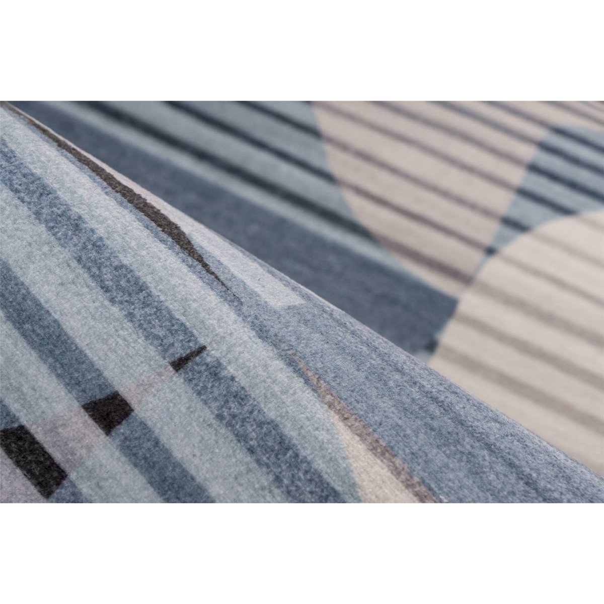 Tapis rectangulaire à motif géométrique bleu acier à motifs gris et noir, ARTE ESPINA
