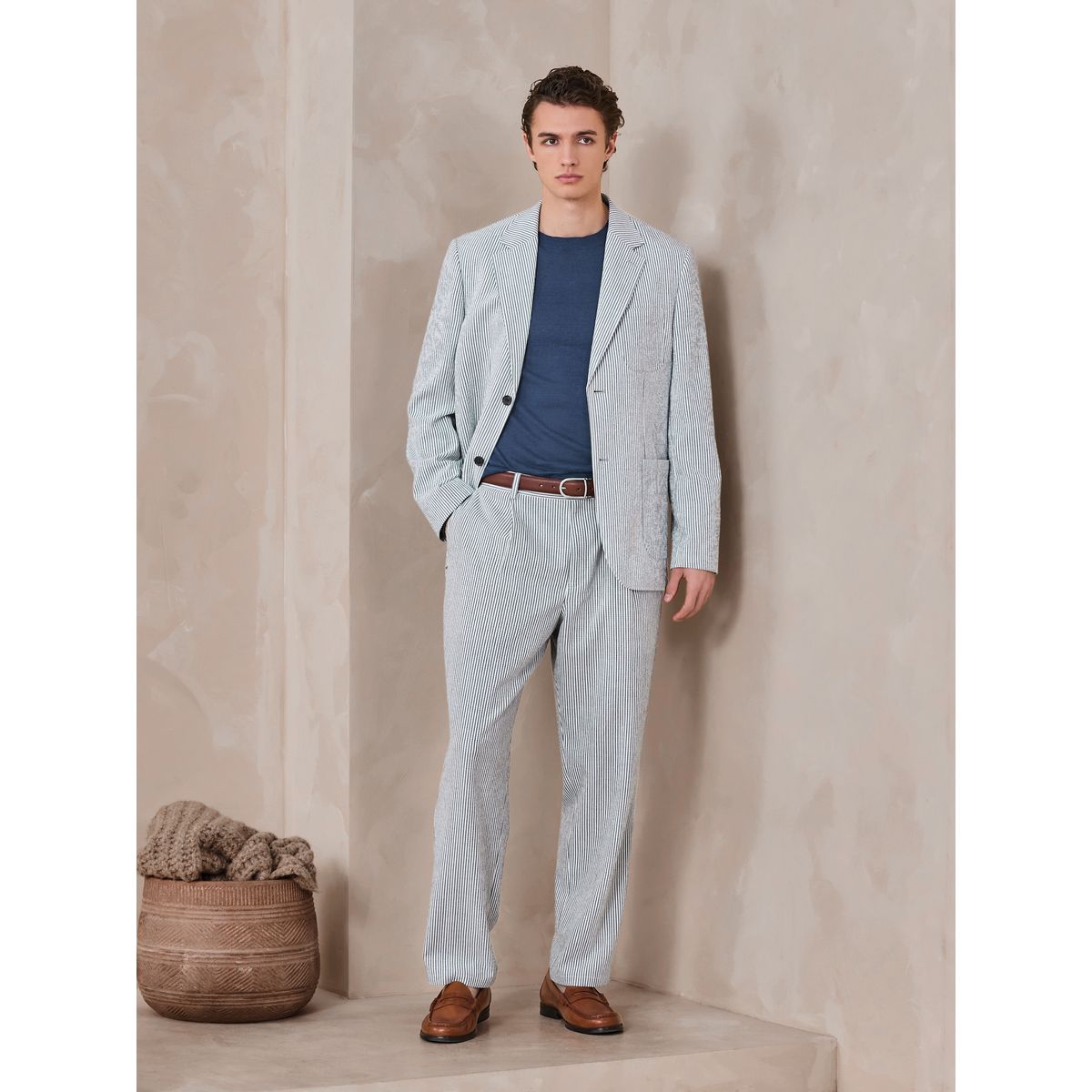 Pantalon de costume décontracté en seersucker bleu, NEXT