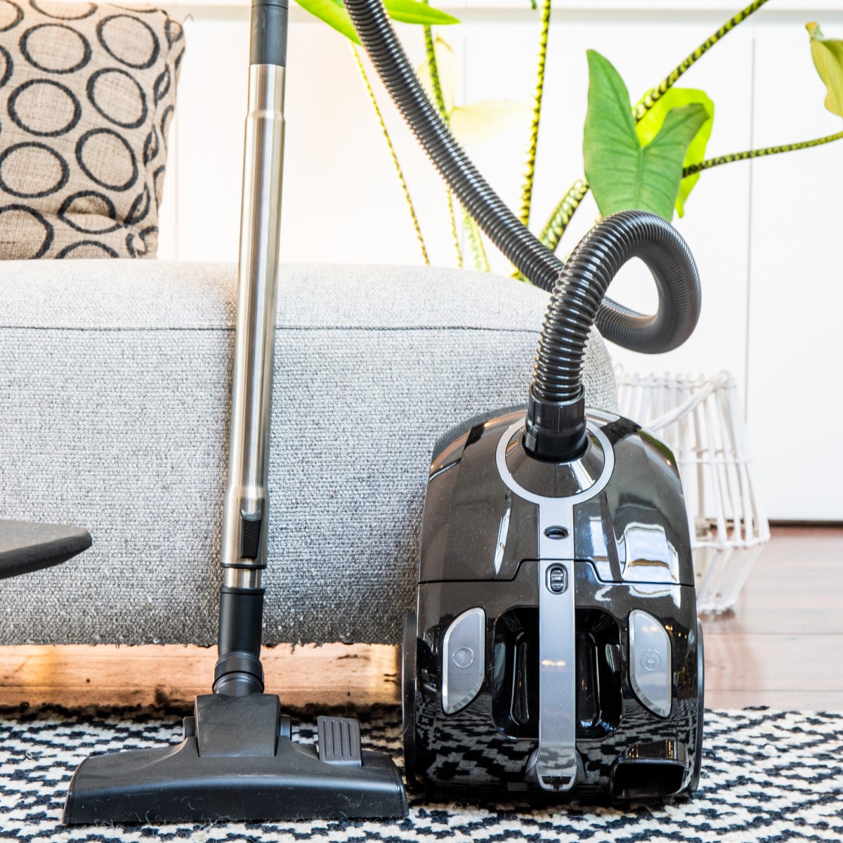 Aspirateur avec sac noir, LIVOO